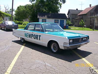 Illustration for article titled 1965 Chrysler Newport Is Homage To Cigarette Pack, Seller Claims It Fits 10 Dead Prostitutes In Trunk